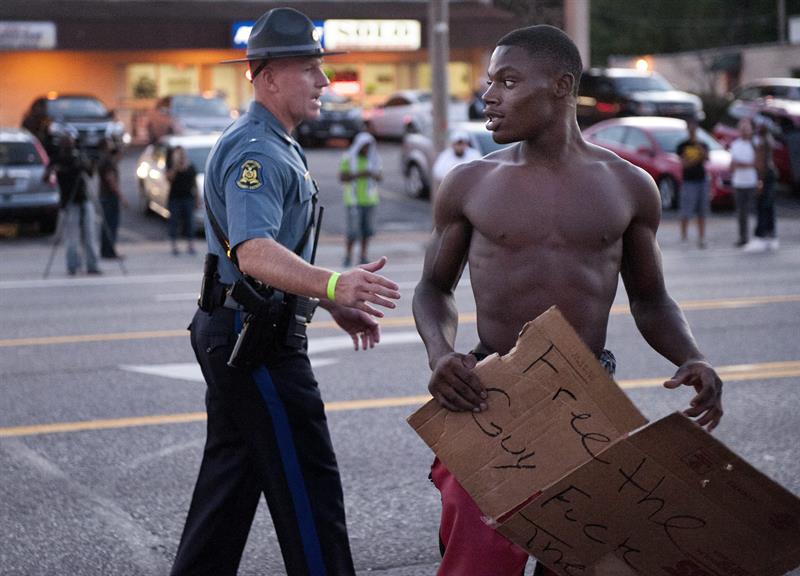 El crimen racial contra Ferguson aún genera rechazo en las calles.