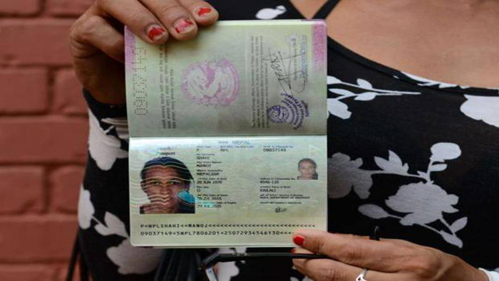 Monica Shahi es la nepalí que recibió el primer pasaporte del mundo que reconoce la identidad transexual.