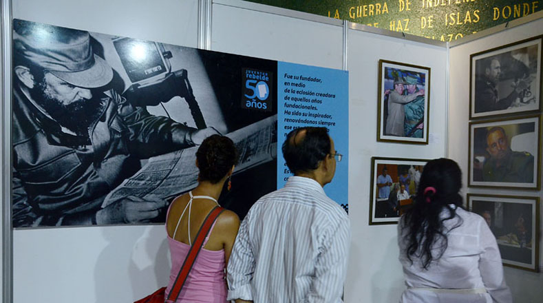 El diputado y periodista, Yoerky Sánchez, miembro del consejo de dirección de Juventud Rebelde, agradeció a los fotógrafos haber captado la mística que emana Fidel Castro.