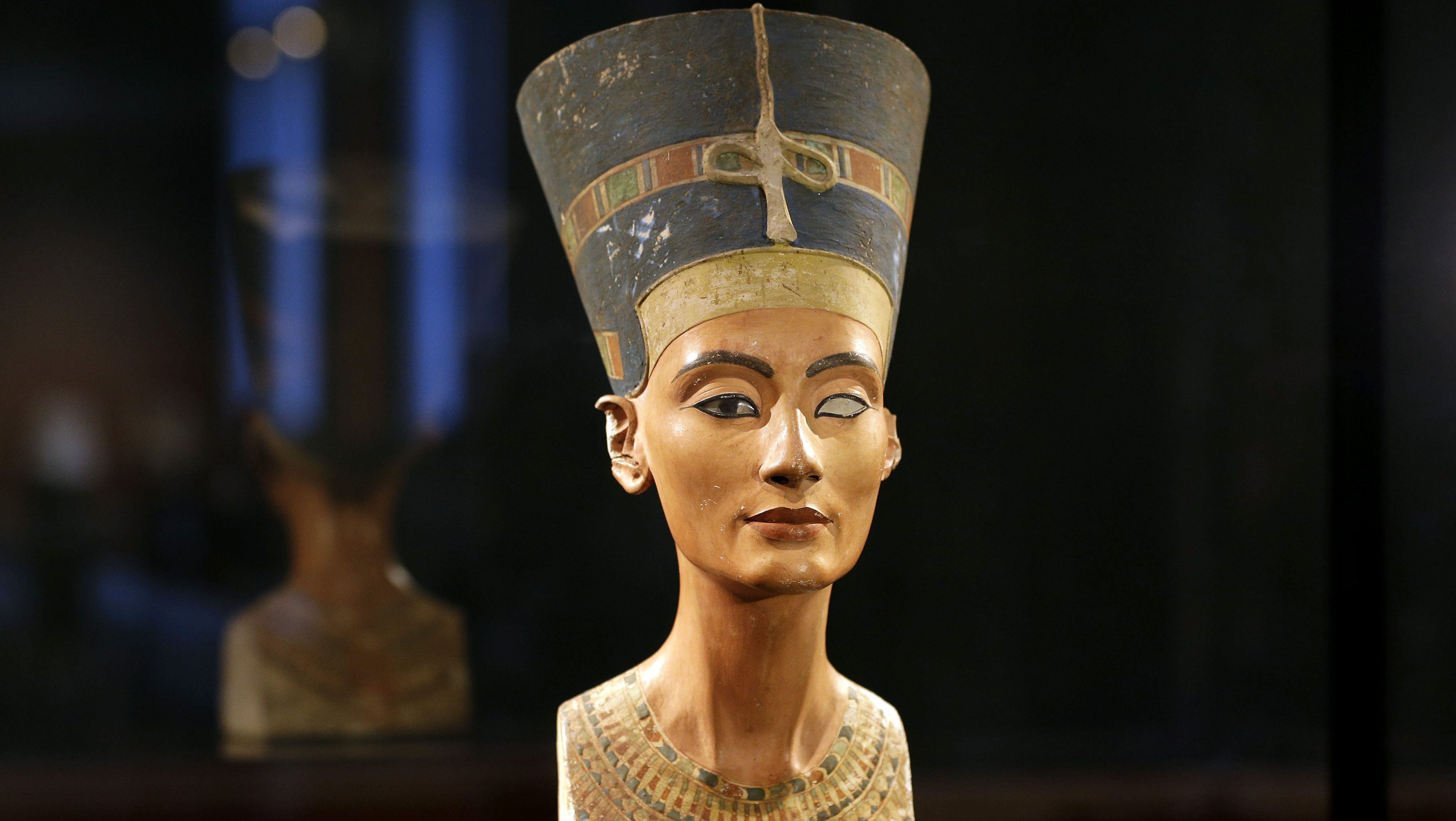 La tumba de la antigua reina egipcia, Nefertiti, al parecer fue hallada en el sarcófago del faraón Tutankamón.