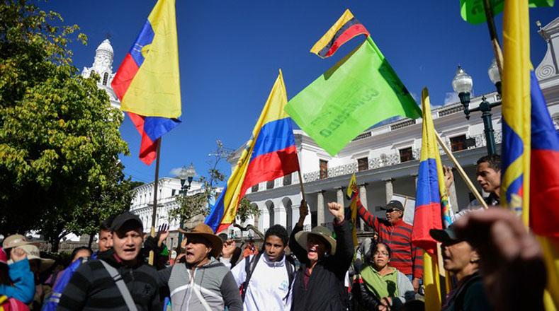 La Federación Nacional de Organizaciones Campesinas, Indígenas y Negras (Fenocín) informó que cerca de 4 mil indígenas, campesinos y afros de todo el país viajaron a Quito para respaldar al Presidente Correa.