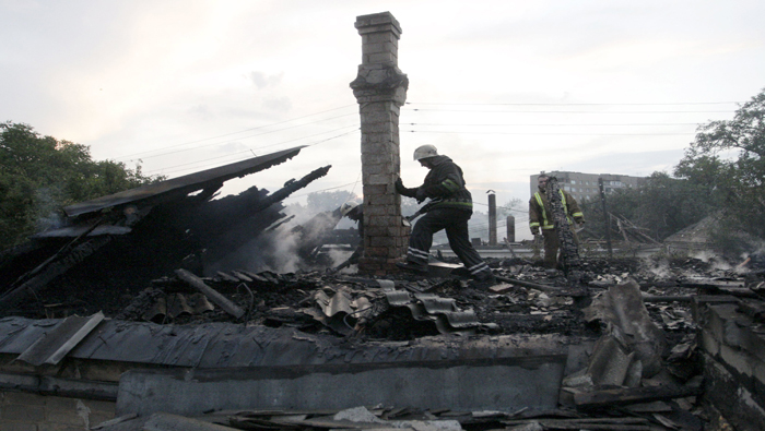 Lugansk y Donetsk alegan que Ucrania ha violado el acuerdo de retiro de artillería pesada de la línea de combate.