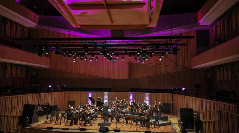 La Orquesta del Tango de Buenos Aires y su Orquesta Típica, dirigidas por los maestros Raúl Garello, Juan Carlos Cuacci y Néstor Marconi, deleitaron a los presentes.
