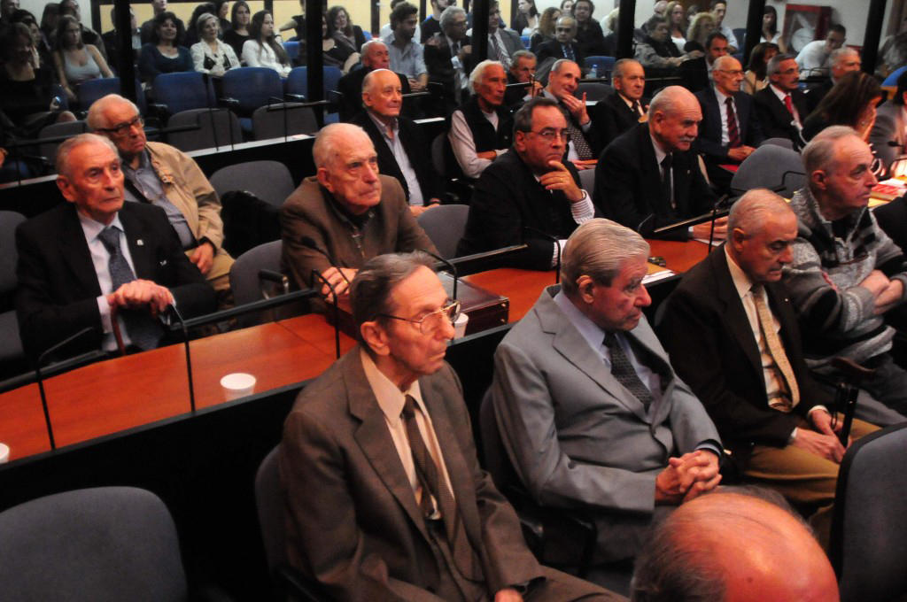 Fotografía tomada en marzo de 2013 del juicio a militares acusados por crímenes de lesa humanidad durante la última dictadura en Argentina.