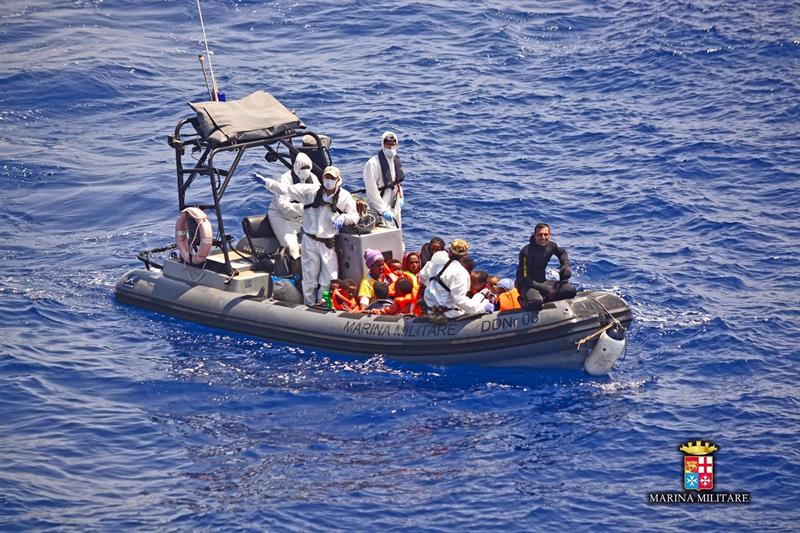 En otro hecho, Italia interceptó a otros 1500 migrantes la pasada semana en el Mediterráneo.