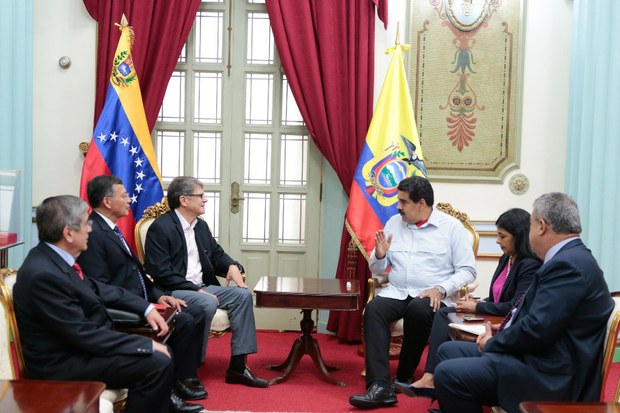 Ambos representantes de Venezuela y Ecuador se reunieron en Miraflores, sede de Gobierno venezolano.