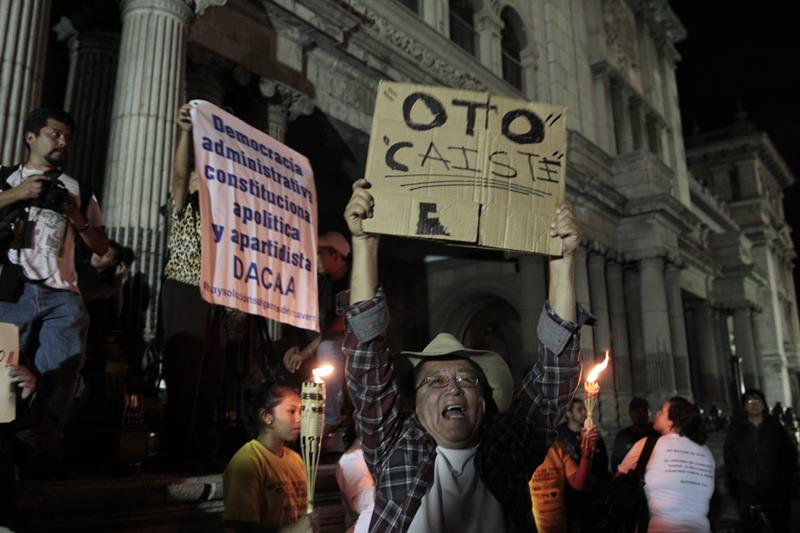 “Ni una hora más de Otto Pérez Molina en la presidencia, ni un minuto más”.