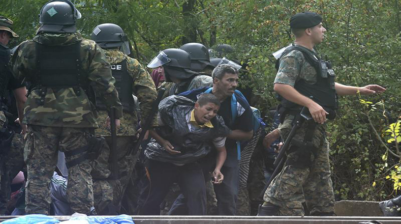 Gobierno macedonio ha declarado estado de emergencia en la frontera sur y al norte con Grecia y Serbia debido al creciente número de inmigrantes de Siria, Afganistán, Irak, Pakistán y Somalia.