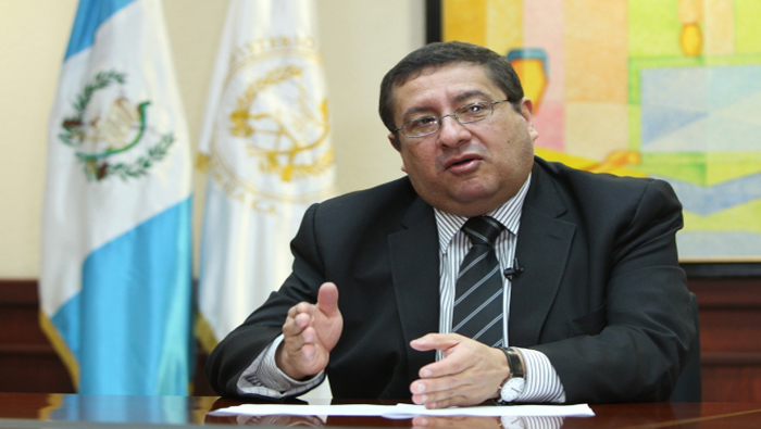 El ministro Finanzas, Dorval Carías, renunció a su cargo junto a los de Comunicaciones y