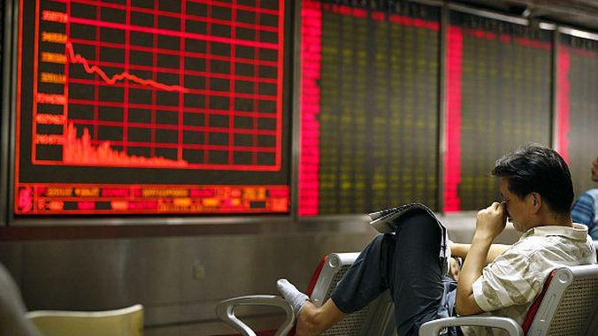 Ciudadanos chinos esperan que los mercados se recuperen al finalizar la semana