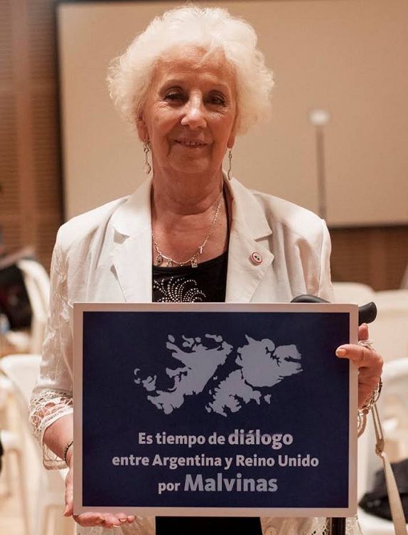 Estela de Carlotto, activista de derechos humanos y presidenta de la asociación Abuelas de Plaza de Mayo, llamó a respetar la soberanía de las Malvinas, que son argentinas. 