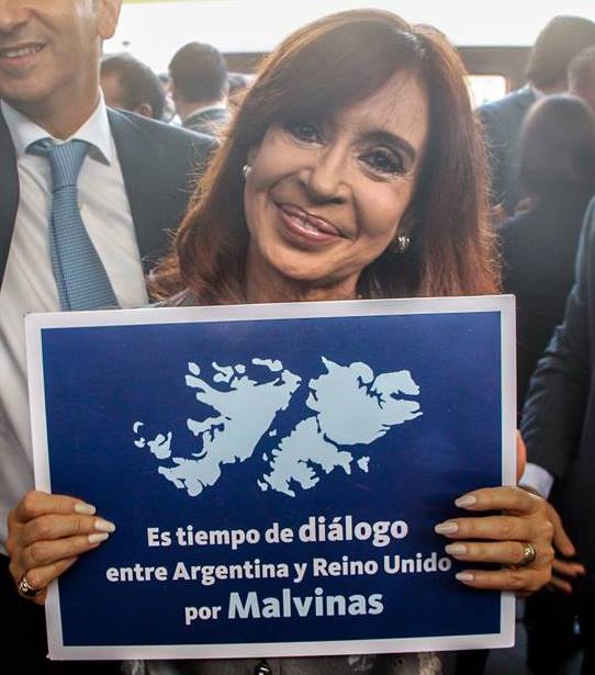 La presidenta argentina, Cristina Fernández, destacó la necesidad de resolver el conflicto mediante el diálogo.