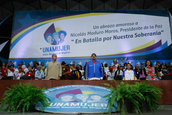 El presidente Nicolás Maduro manifestó este jueves que combatirá el paramilitarismo y el contrabando en la frontera colombo-venezolana.