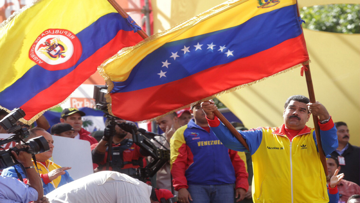 Colombianos y venezolanos se unieron en una gran marcha para repudiar el paramilitarismo.