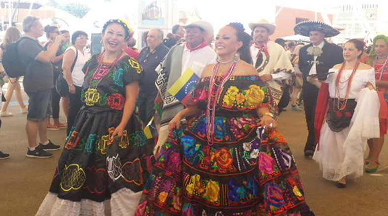 Más de 300 artistas acompañaron el desfile en el día nacional de Venezuela en la Expo Milán.