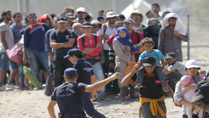 Grecia aspira crear refugios para los inmigrantes con ayuda de la UE.