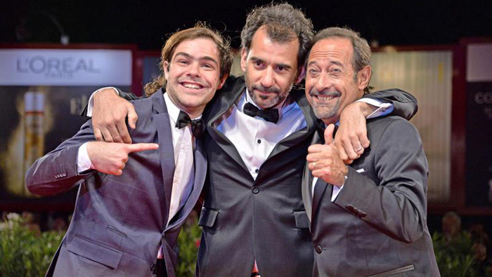 Peter Lanzani,  Pablo Trapero y Guillermo Francella en el estreno de 