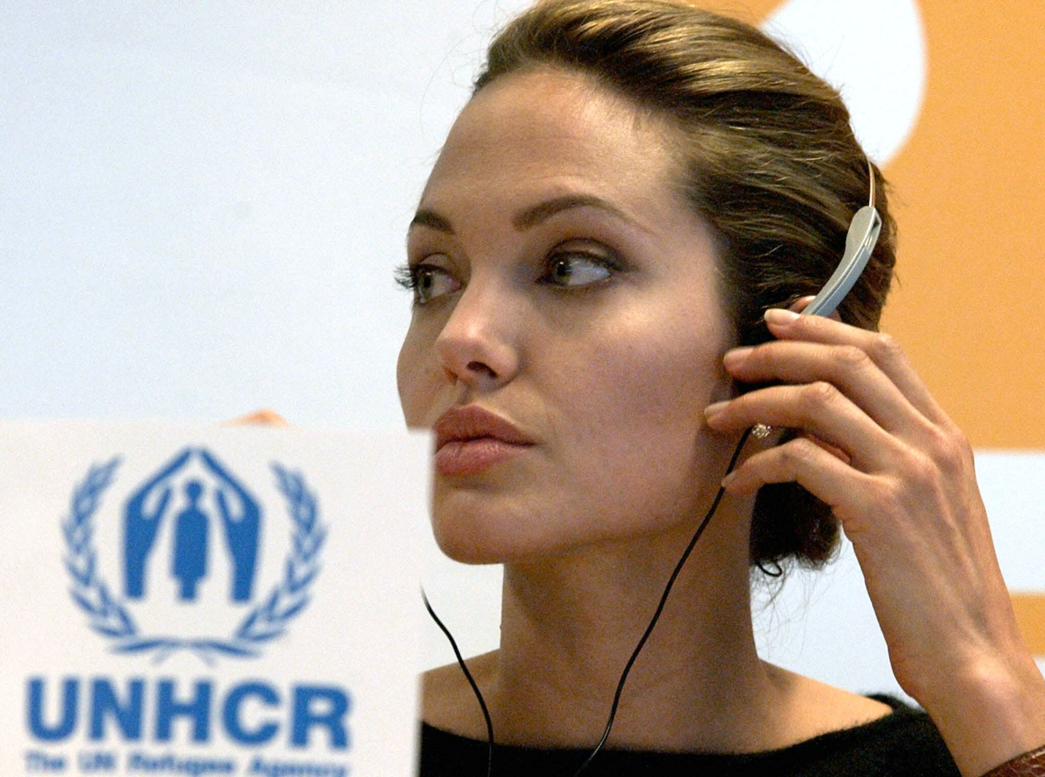 Angelina Jolie agradeció al Gobierno de Reino Unido por encabezar la respuesta a la violencia sexual.