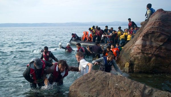 Cientos de refugiados han sido rescatados de las aguas del mar Meditarreneo.