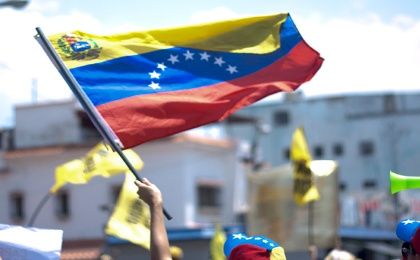 Colombianos llegan a Venezuela huyendo del conflicto interno en su país.