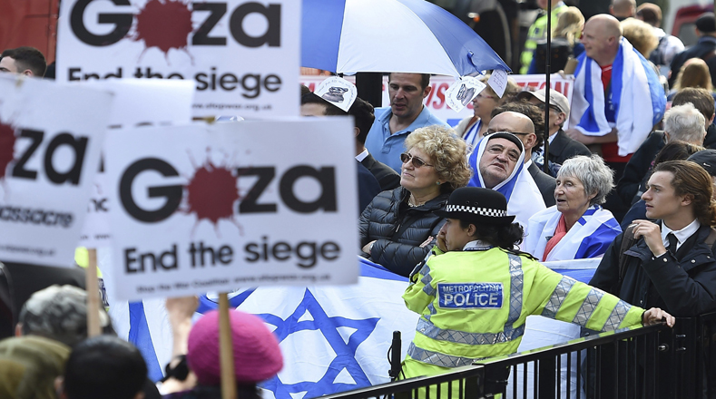 Más de 300 personas asistieron a las concentraciones contra el primer ministro israelí.