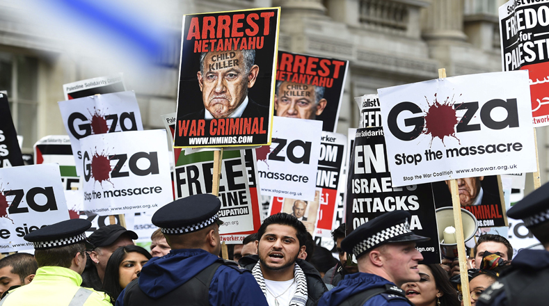 Activistas protestaron en defensa de los derechos de Palestina durante la visita del primer ministro israelí, Benjamín Netanyahu a Londres.