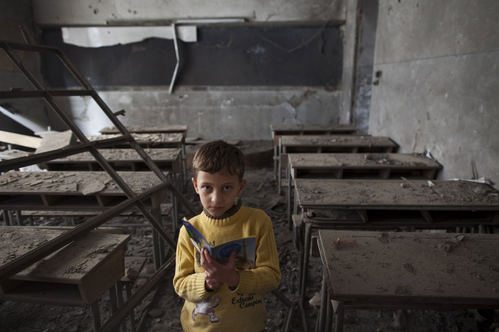 Los niños no pueden asistir a clases a causa del conflicto armado.