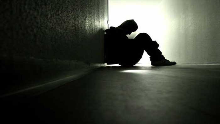 El aislamiento, exclusión y depresión serían elementos que influyen en el suicidio
