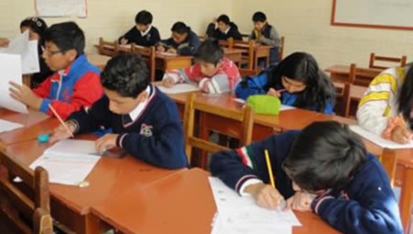 El Ministerio de Educación en Bolivia se compromete a garantizar una educación productiva, comunitaria y de calidad.