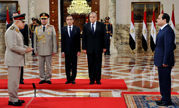 Tras un año y tres meses en el cargo, el Gobierno egipcio presenta su dimisión.