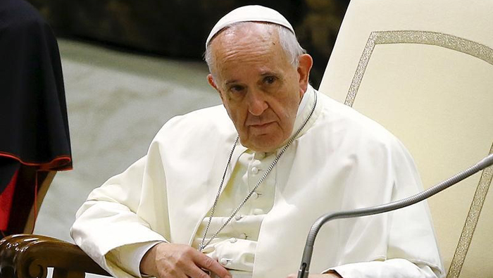 El papa Francisco hizo un llamado a hacer crecer la economía de la honestidad y luchar contra la corrupción.