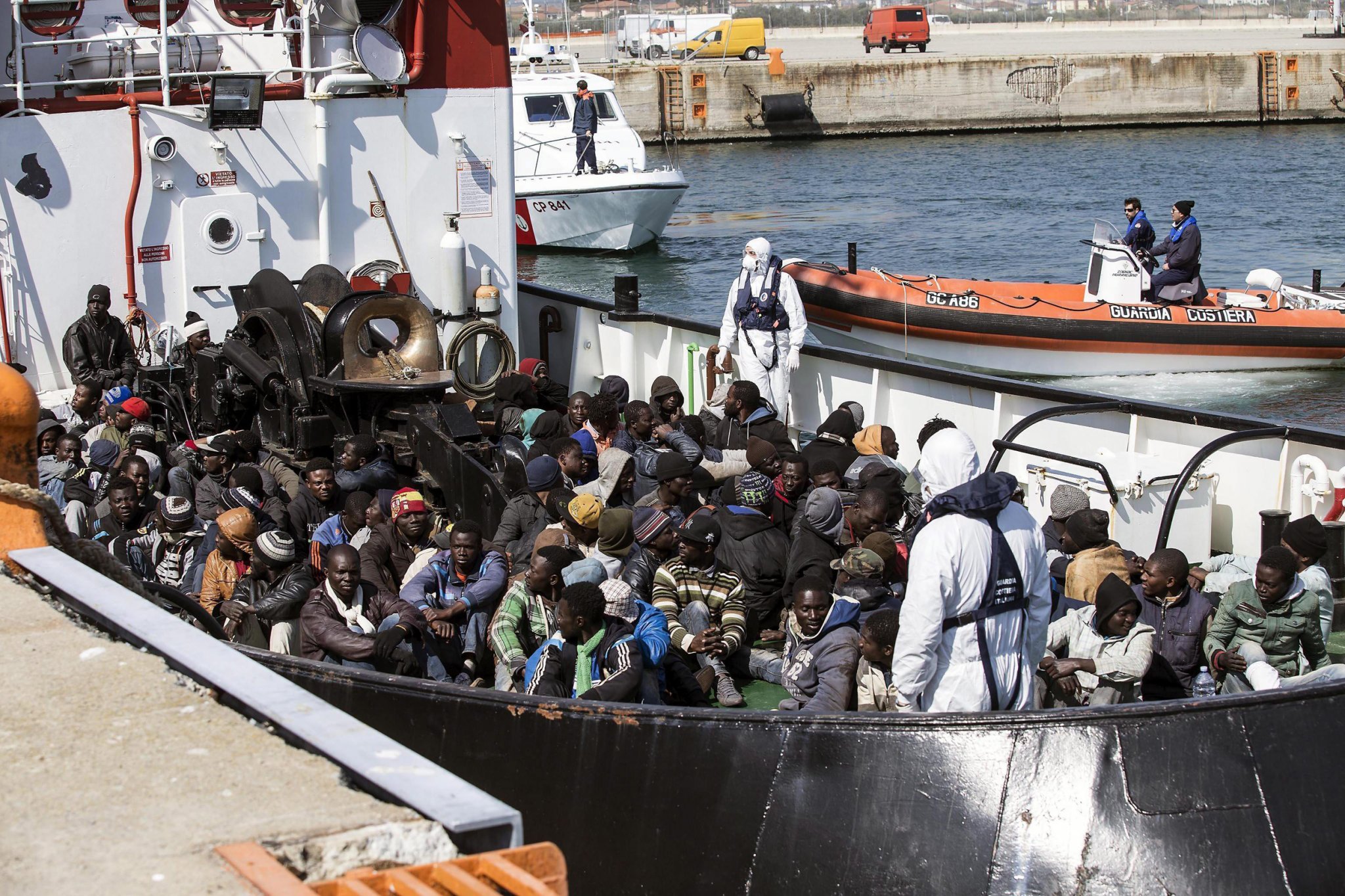 Buques de seguridad europeos vigilarán el mar Mediterráneo