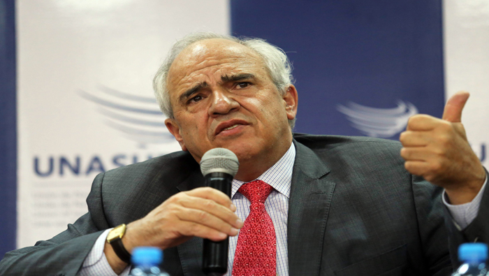 Ernesto Samper rechazó que algunos sectores pidan el retiro de Colombia de la Unasur.