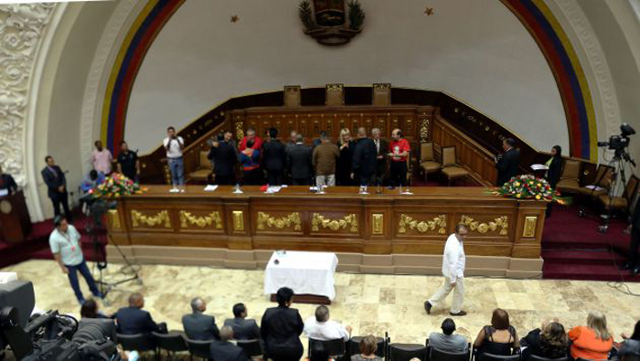 La comisión delegada de la Asamblea Nacional (AN) celebró en el Consejo Legislativo del estado Apure la sesión extraordinaria.