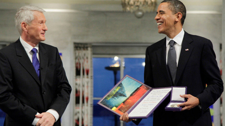 Obama recibió el premio en el año 2009, un hecho que fue criticado en todo el mundo, incluso por varios de sus seguidores.