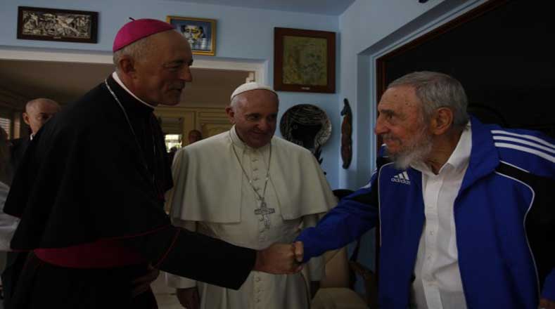 Francisco agradeció a Fidel su contribución a la paz