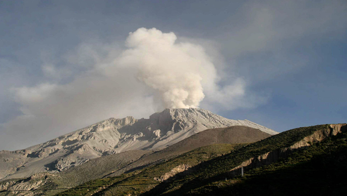 Desde el pasado miércoles, los encargados del monitoreo del volcán informaron que el conducto del cráter se encontraba obstruido.