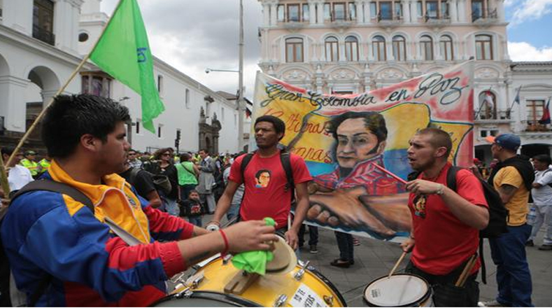 En las calles de Quito (capital de Ecuador) movimientos sociales saludaron el diálogo entre los presidentes de Colombia y Venezuela por el tema fronterizo. 