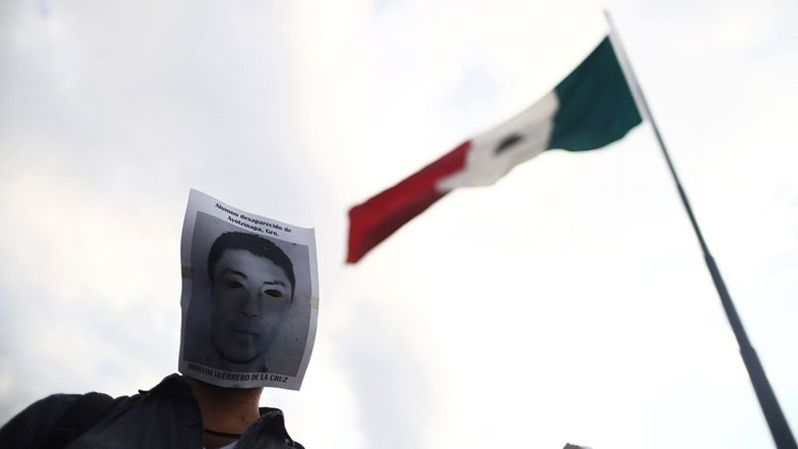 "Fue el Estado", dicen los padres y mexicanos solidarios con los normalistas de Ayotzinapa. (5 de noviembre de 2014)