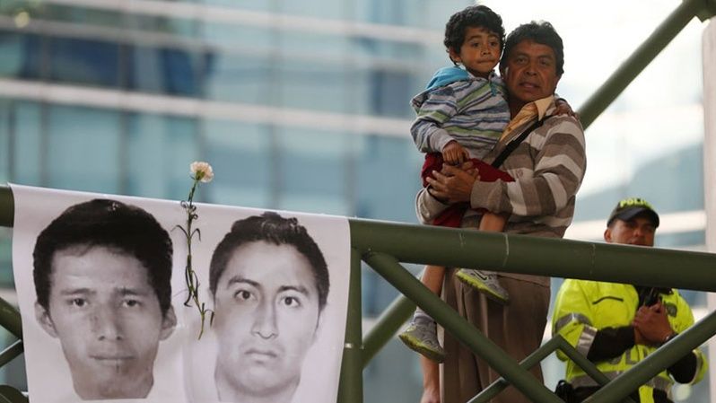 Mexicanos de todas las generaciones han reclamado la aparición con vida de los 43 estudiantes normalistas de Ayotzinapa. (5 de noviembre de 2014)