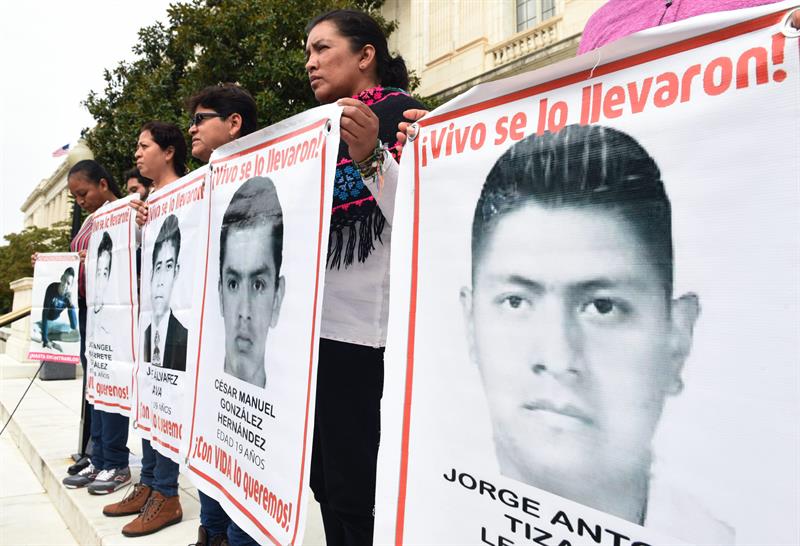 Hace un año desaparecieron 43 estudiantes normalistas en Ayotzinapa, México.