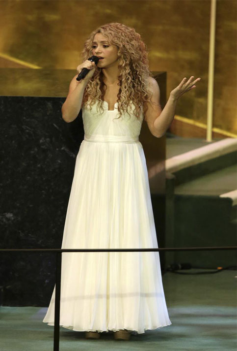 La cantante colombiana, Shakira versionó "Imagine" en la Cumbre sobre Desarrollo Sostenible de la ONU. 