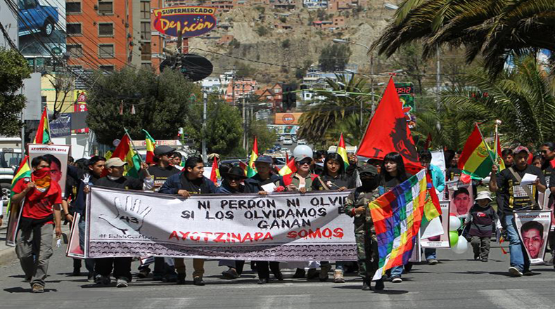 Eva Liz Morales, hija del presidente de Bolivia, Evo Morales encabeza en ese país un plantón frente a la embajada de México para pedir justicia en el caso de los 43 desaparecidos en Ayotzinapa.