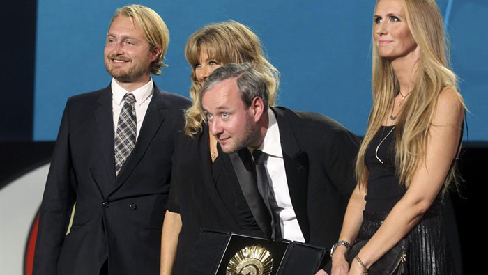 Rúnar Rúnarsson tras recibir la Concha de Oro a la mejor película, por su trabajo 