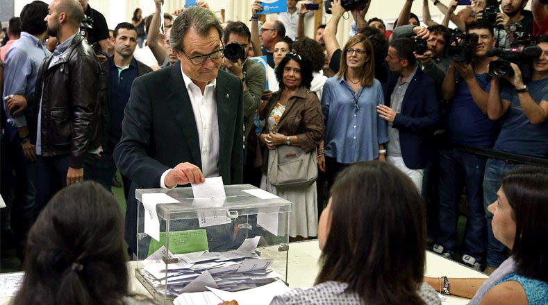 En foto: Cataluña vota en elecciones parlamentarias y por su independencia