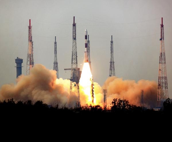 El satélite pesa más de 1.500 kg y tiene como misión estudiar las estrellas.