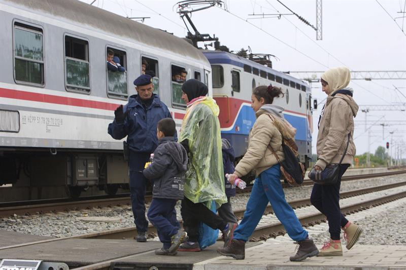 Los refugiados entran por el este de Croacia desde Serbia, otro país de tránsito en la ruta de los Balcanes, que comienza en Grecia y atraviesa también Macedonia.
