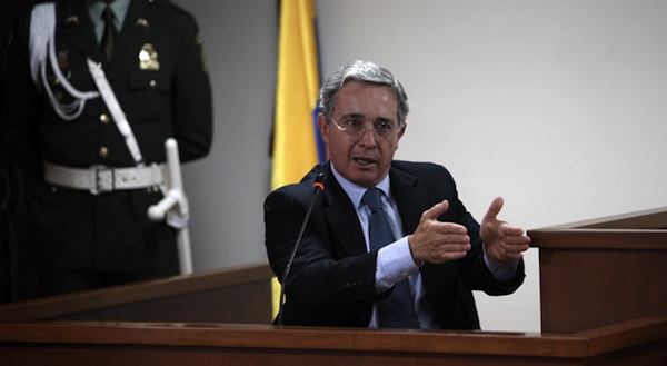 Fiscalía acusa a Álvaro Uribe por crímenes paramilitares durante su Gobierno.