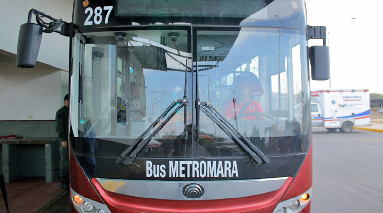 Bus MetroMara traslada gratuitamente a los venezolanos que regresan a su país desde Colombia tras el cierre de frontera.