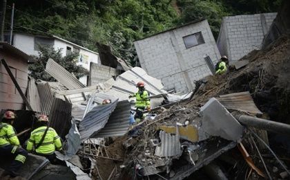 Los cuerpos de rescate contabilizan más 300 personas desaparecidas que posiblemente estén bajo los escombros.0